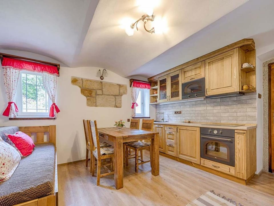 Kitchen or kitchenette, Other, Dining area