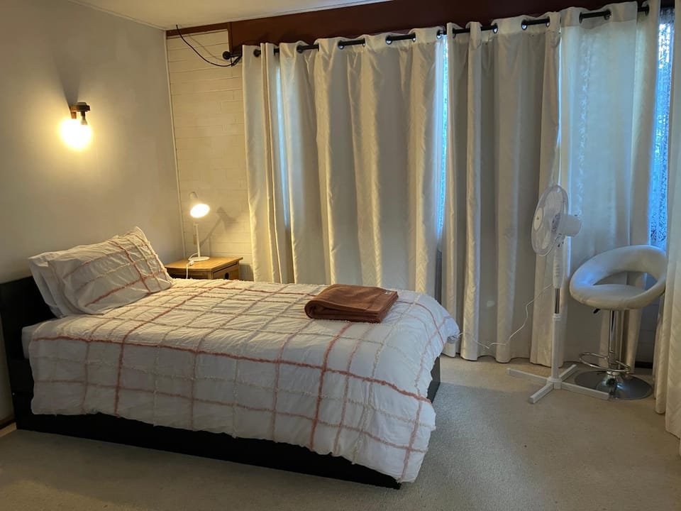 Bedroom, towels, wardrobe