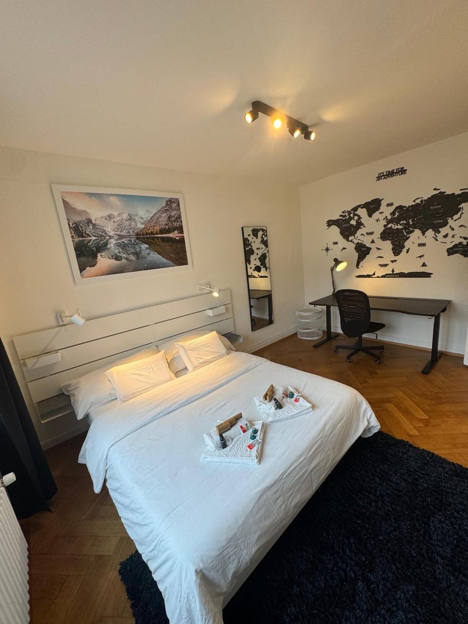 Bed, Photo of the whole room, Bedroom