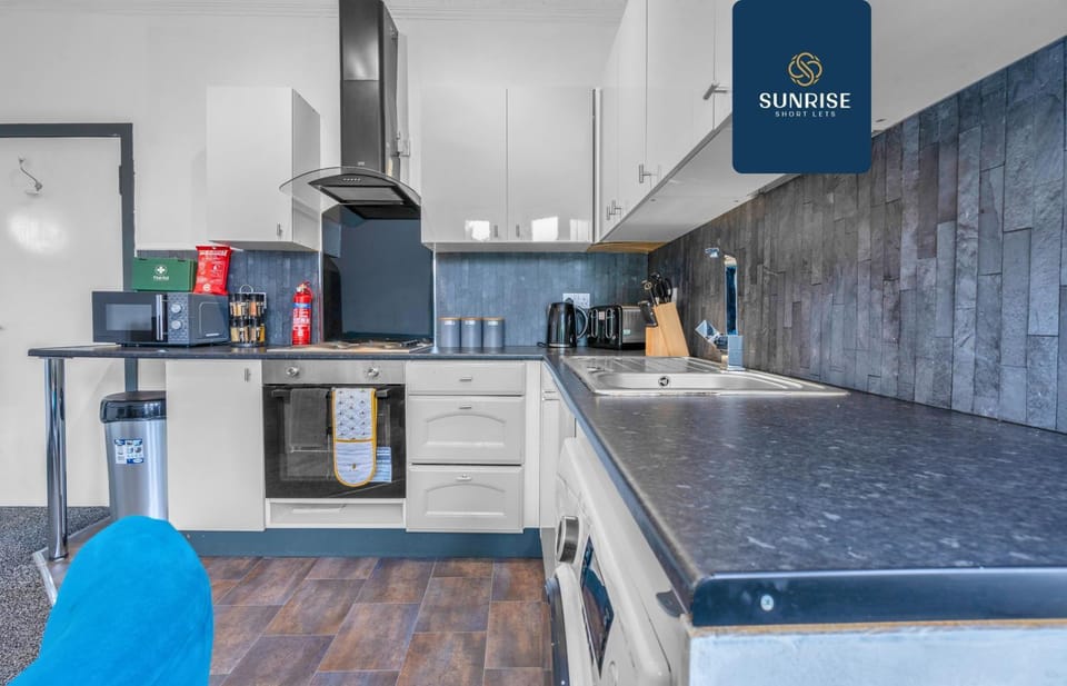 Kitchen or kitchenette, oven, stove