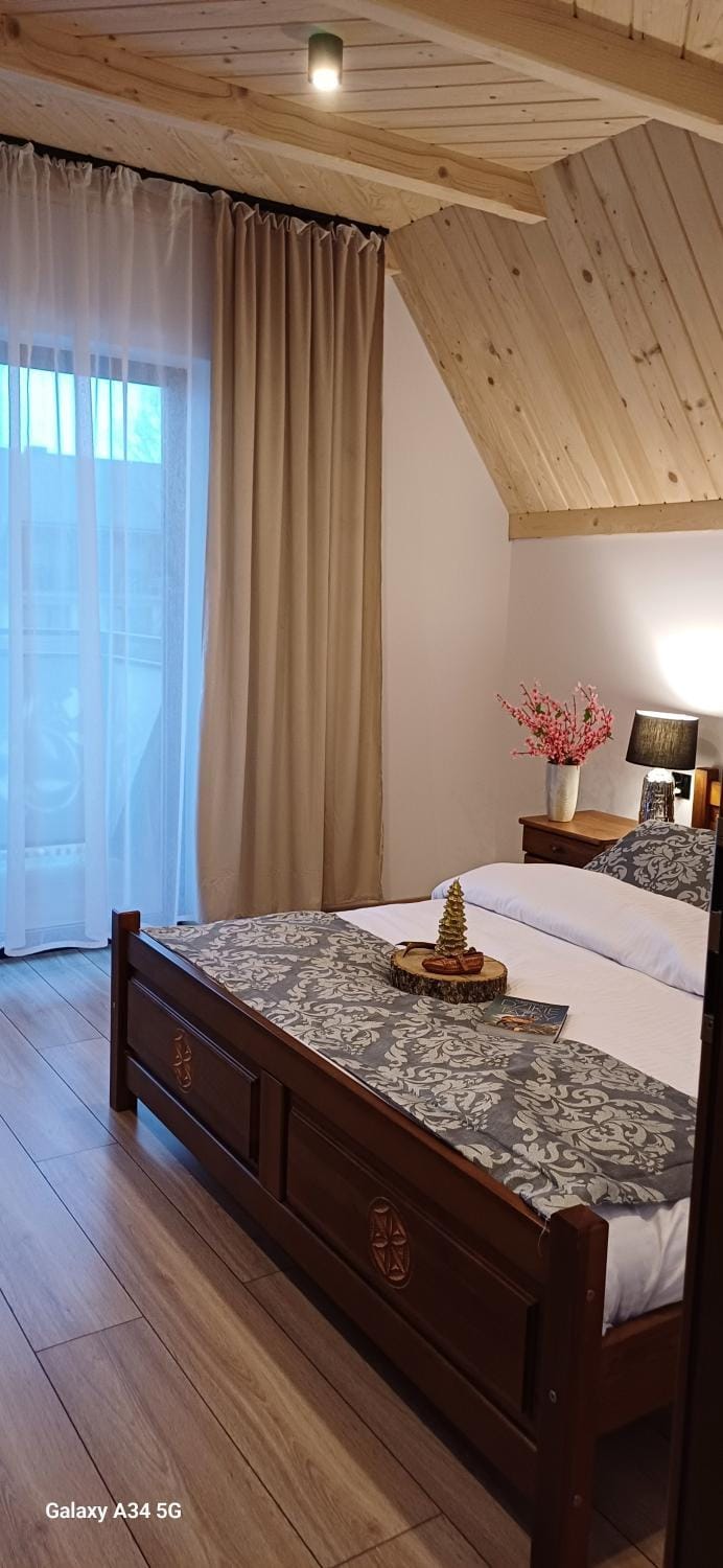 Bed, Balcony/Terrace, Photo of the whole room, Bedroom