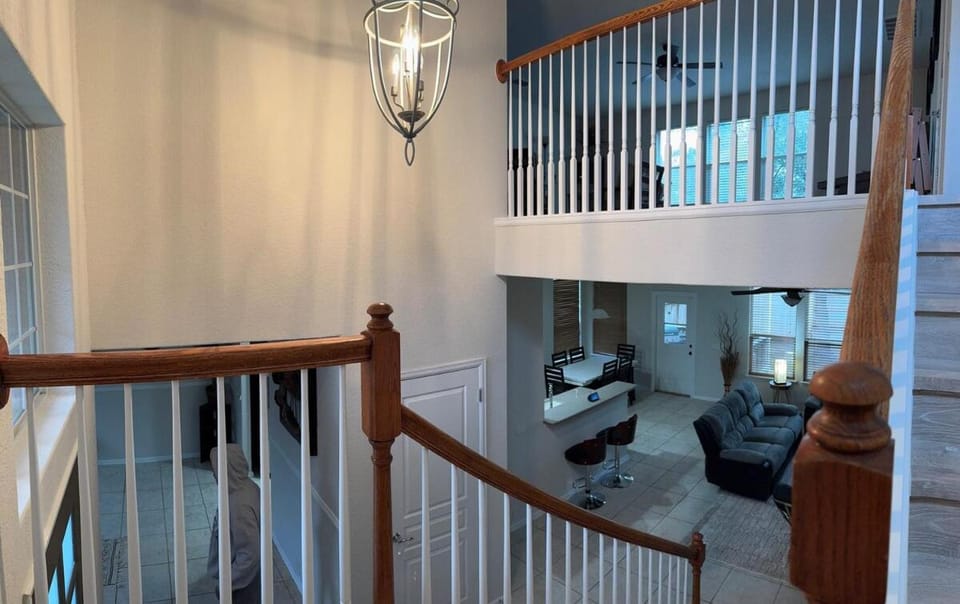 Alamo City Retreat - Wi-Fi, Parking, Self Check In House in San Antonio