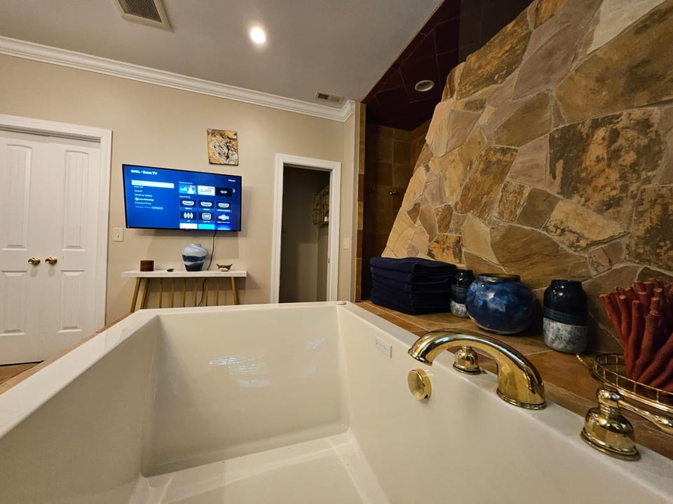 Bathroom, TV and multimedia, Bath