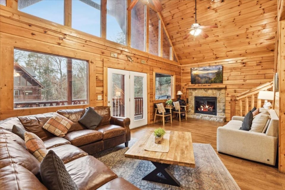 Communal lounge/ TV room, TV and multimedia, Living room, Seating area, Evening entertainment