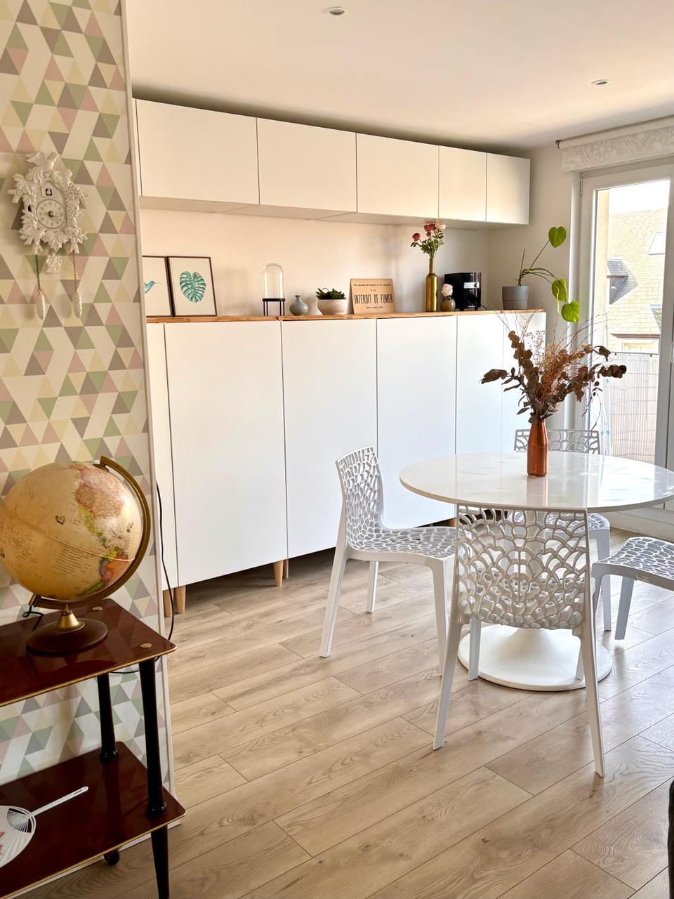 Seating area, Dining area