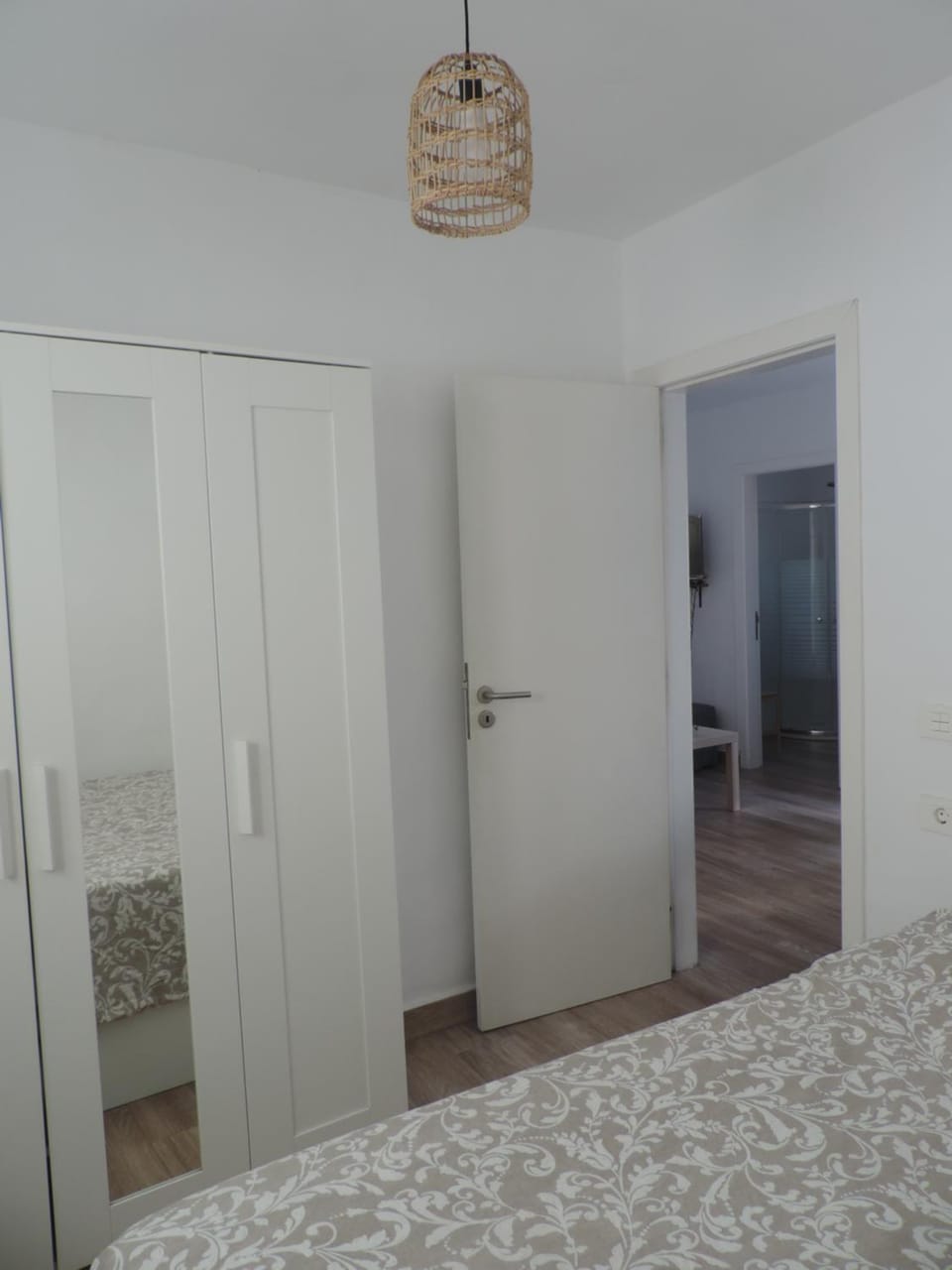 Bed, Photo of the whole room, wardrobe