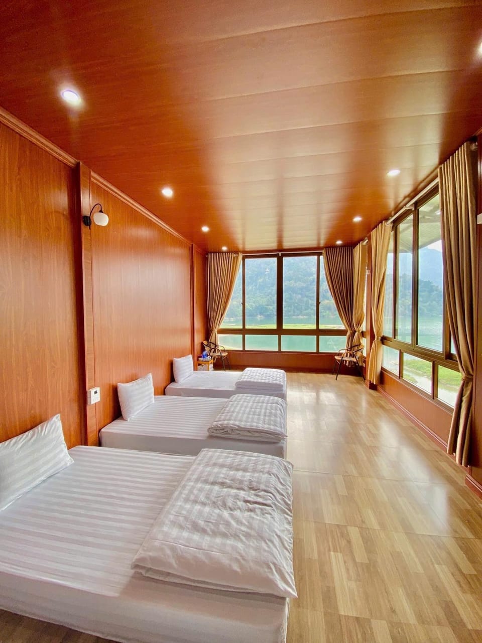 Ba Be Chill House - Lake view Hotel in Vietnam