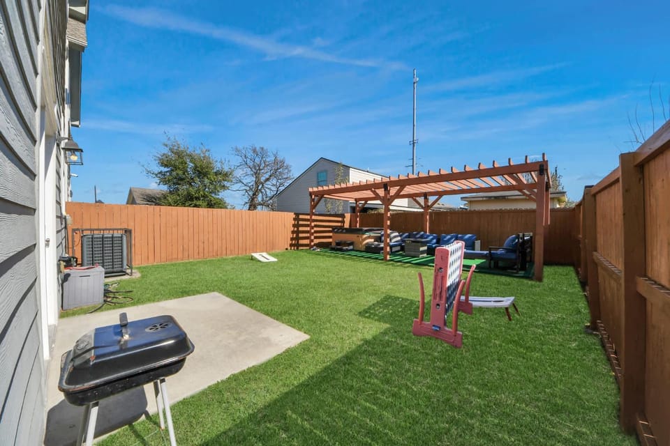 Vibrant Vegas Vibes - Hot Tub & Games - Perfect 4 Family & Groups House in Houston