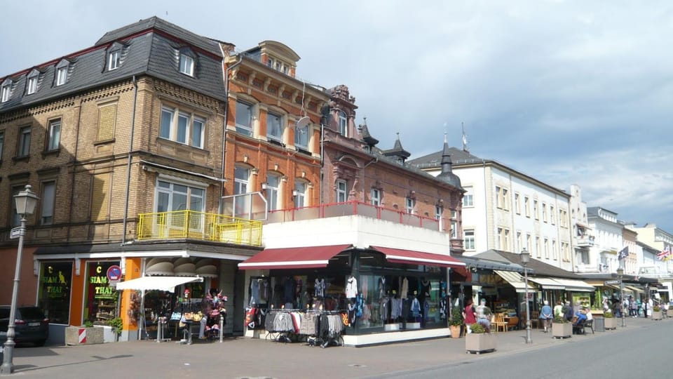 Property building, Neighbourhood, Location