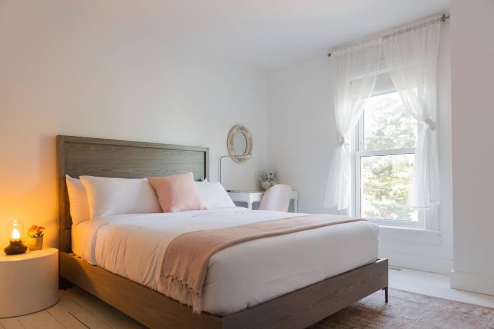 The Vue - Nestled by Roblin's Lake with a Hot Tub ST-2024-0213 House in New York