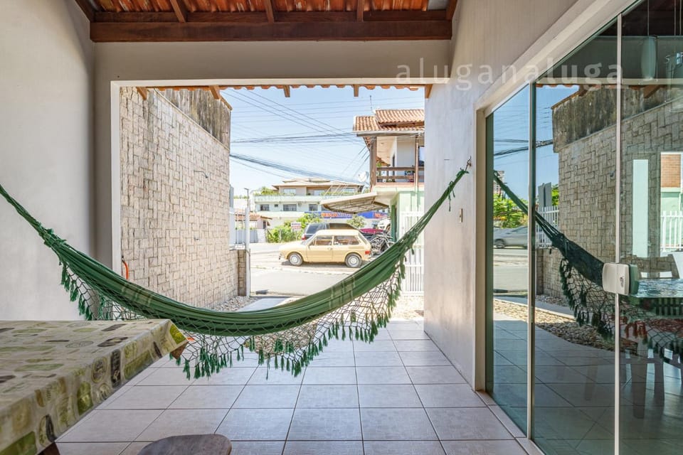 Summer House - 3 minutes from the beach | 2 km from Beto Carrero House in Penha