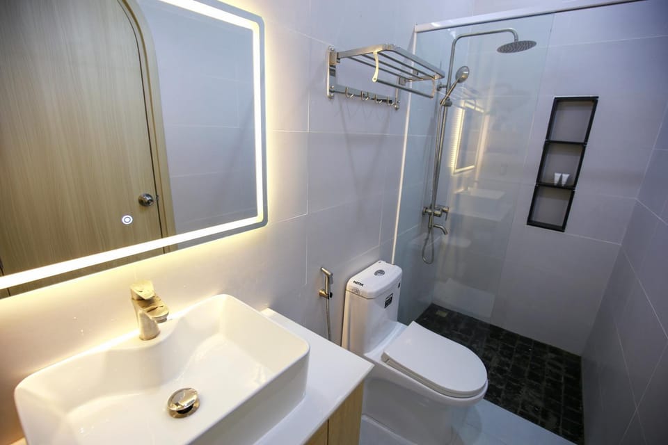 Shower, Toilet, Bathroom