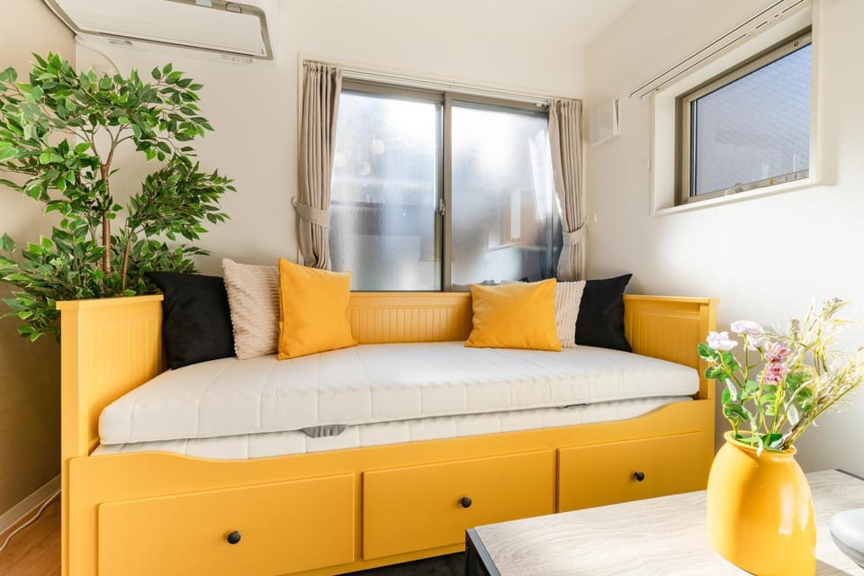 Bed, Living room, Photo of the whole room, Bedroom, air conditioner