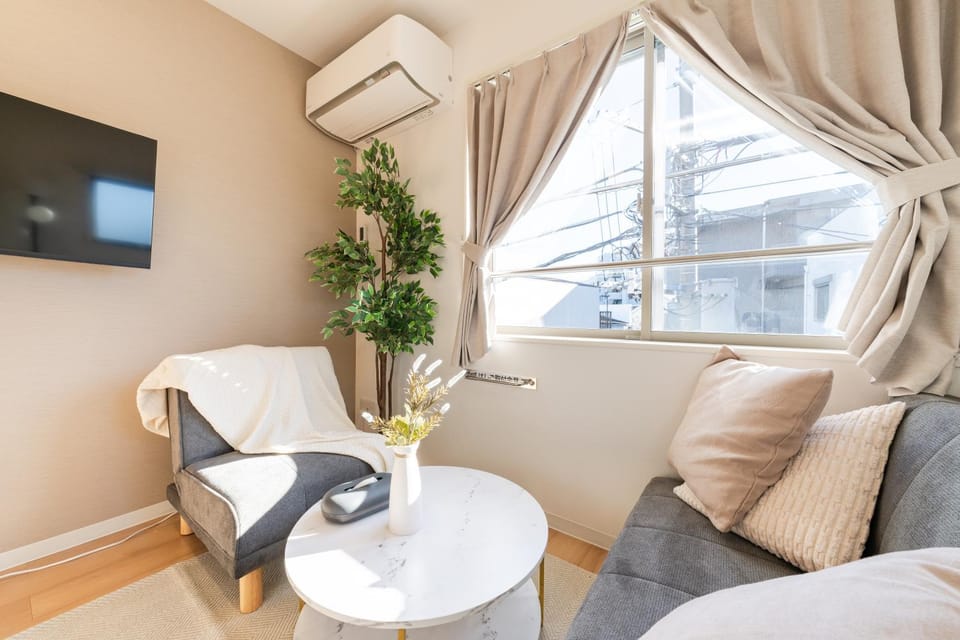 Bed, TV and multimedia, Living room, Bedroom, air conditioner