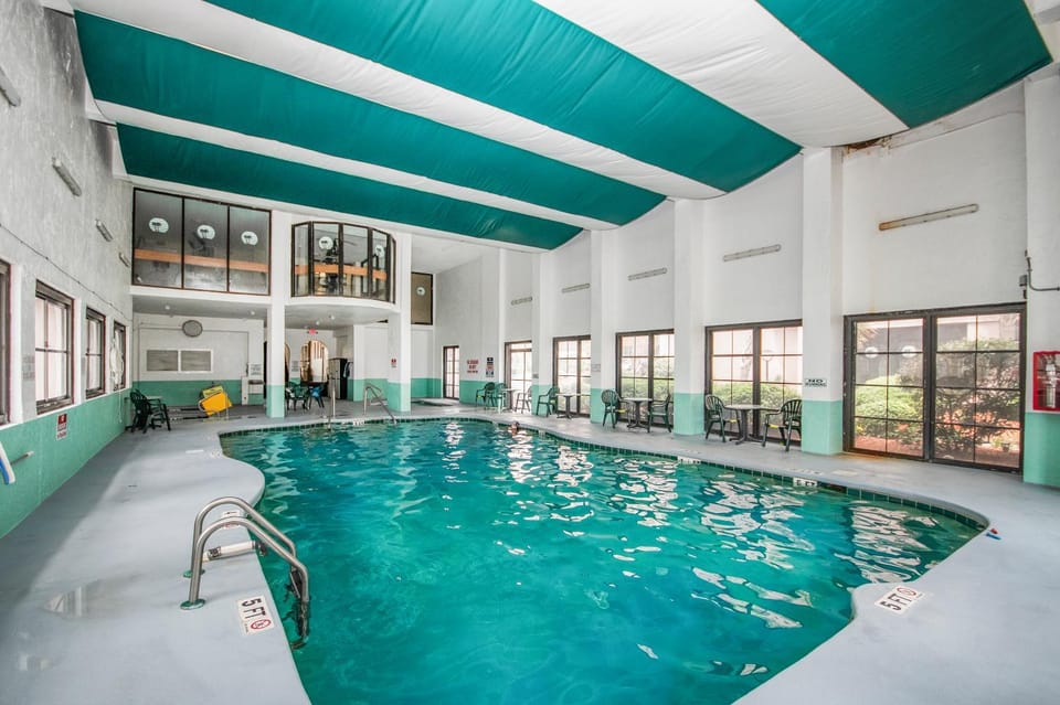 Pool view, Swimming pool