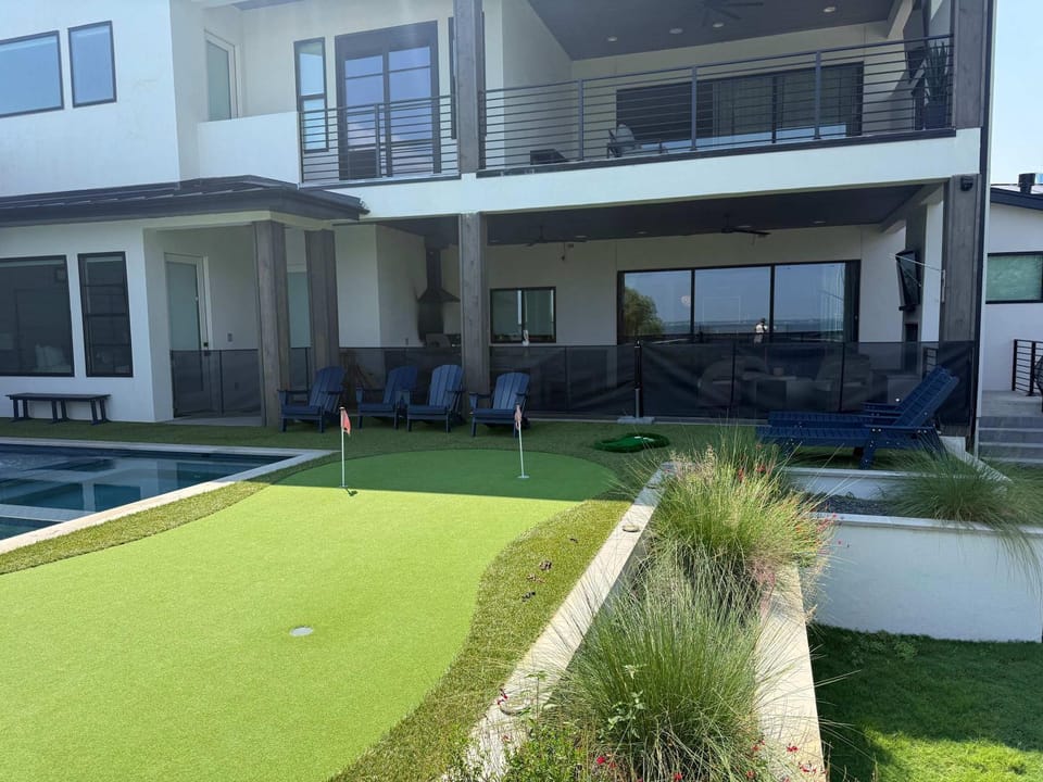 Luxury waterfront Villa Heated pool and sauna House in Cottonwood Shores