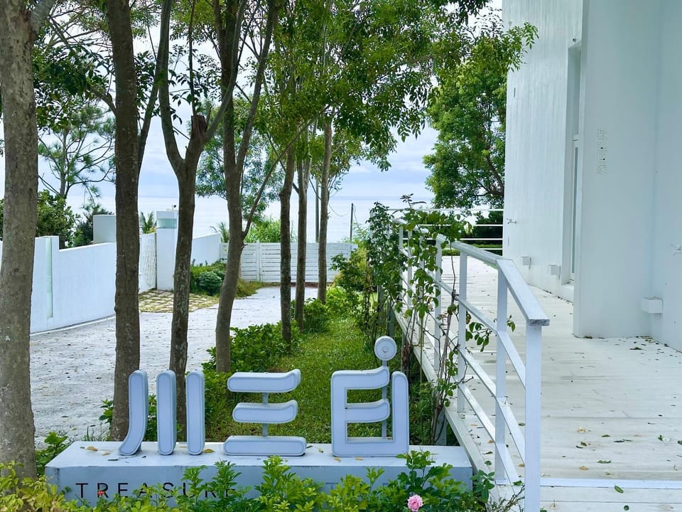 Property building, Natural landscape, Garden, Garden view