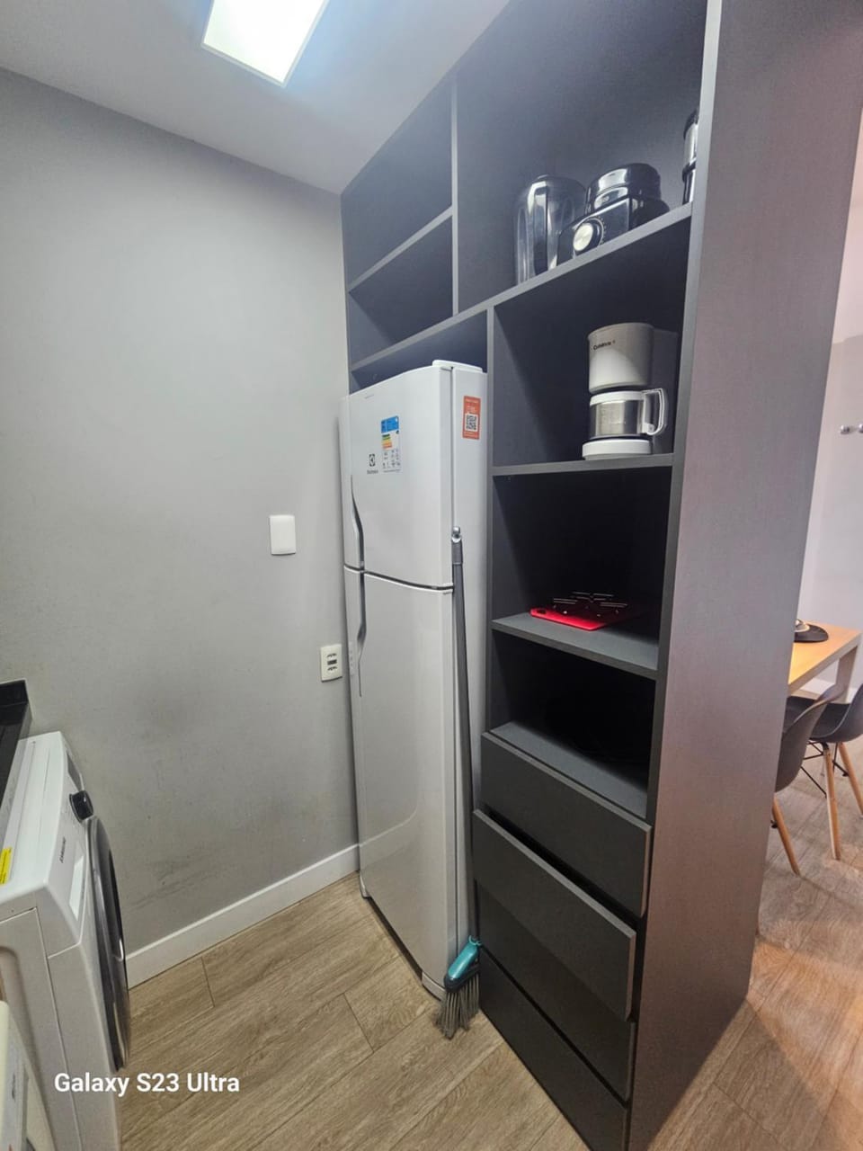 Kitchen or kitchenette, minibar