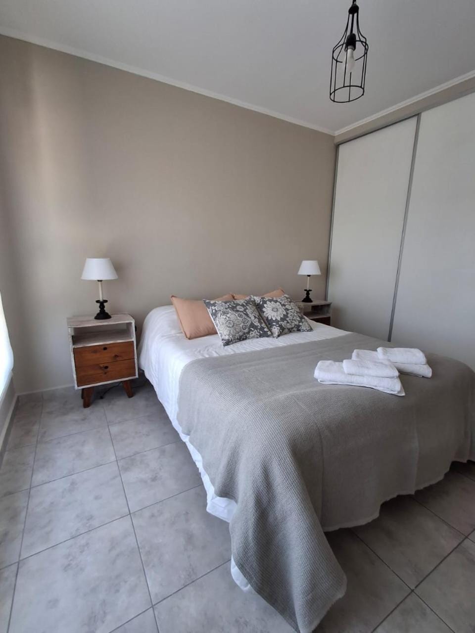 Moderno, neutro y luminoso Apartment in Tandil