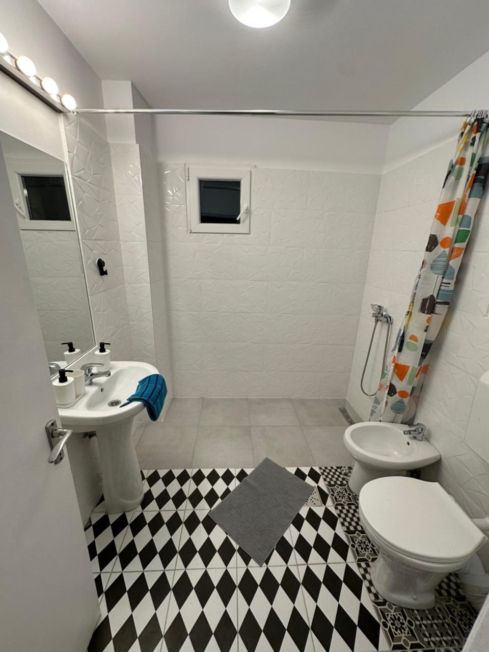 Shower, Toilet, Bathroom, bidet, towels
