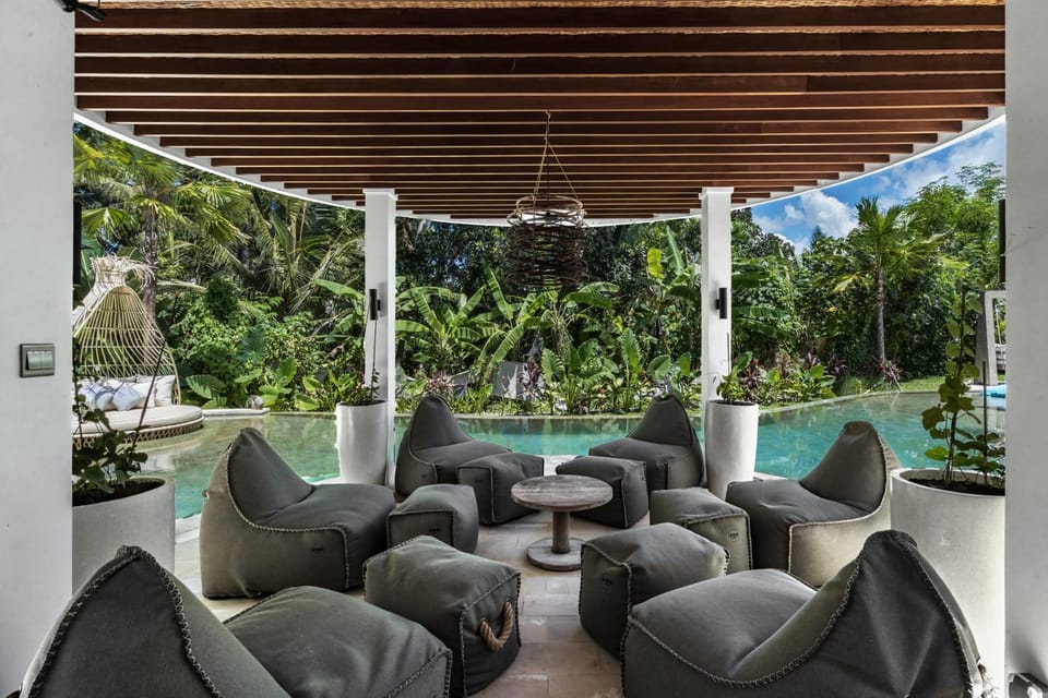 Seating area, Pool view