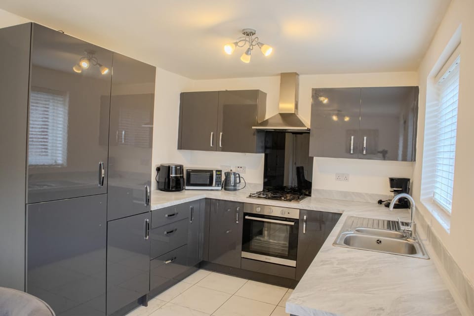 Kitchen or kitchenette, Dining area, dishwasher, oven, stove, toaster