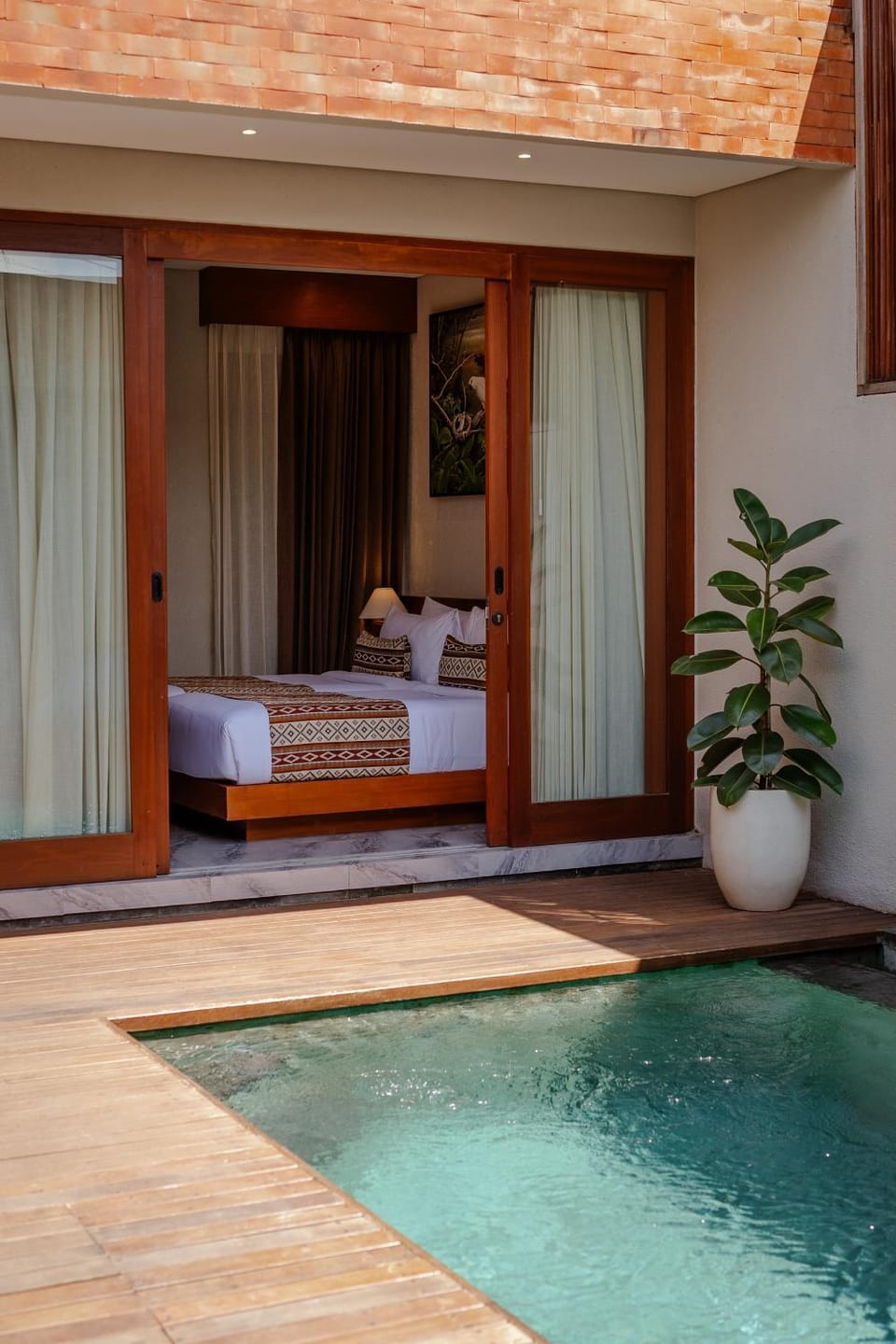 Bed, Bedroom, Swimming pool