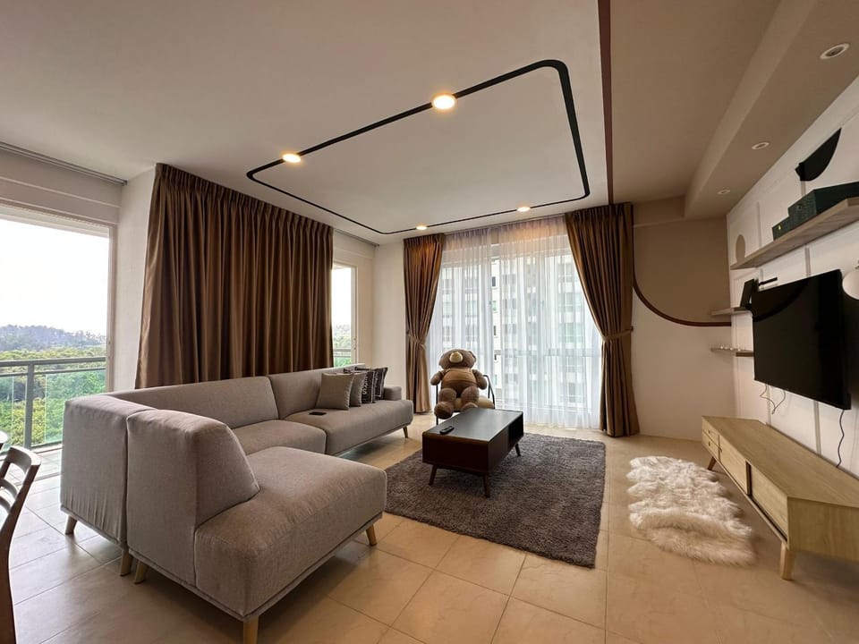 Natural landscape, TV and multimedia, Living room, Seating area, Evening entertainment