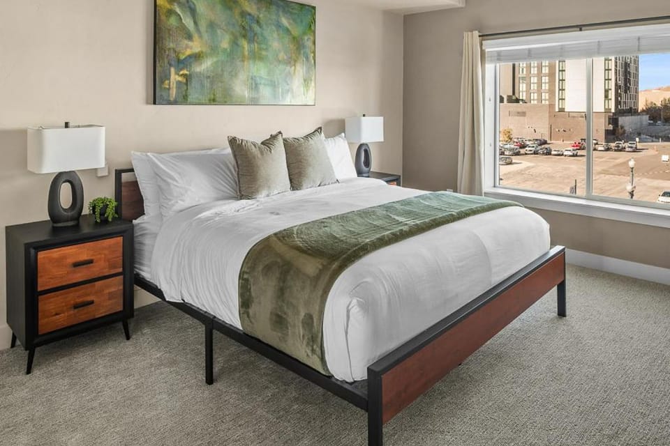 Gorgeous 2BD 2BA Pool,Gym,Htub near Convention Ctr Apartment in Salt Lake City