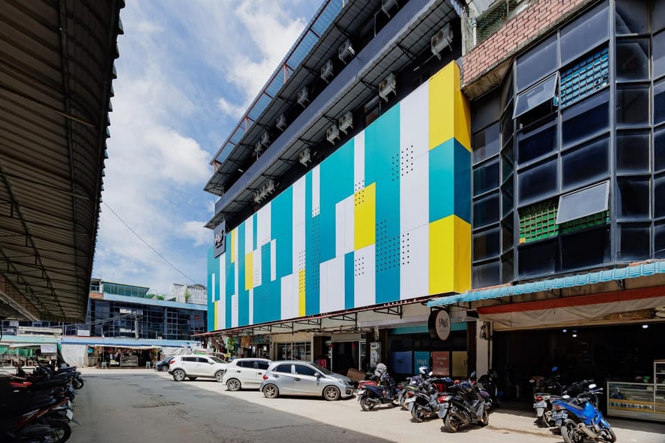 Facade/entrance