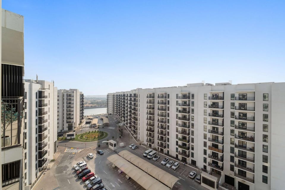 Property building, Street view