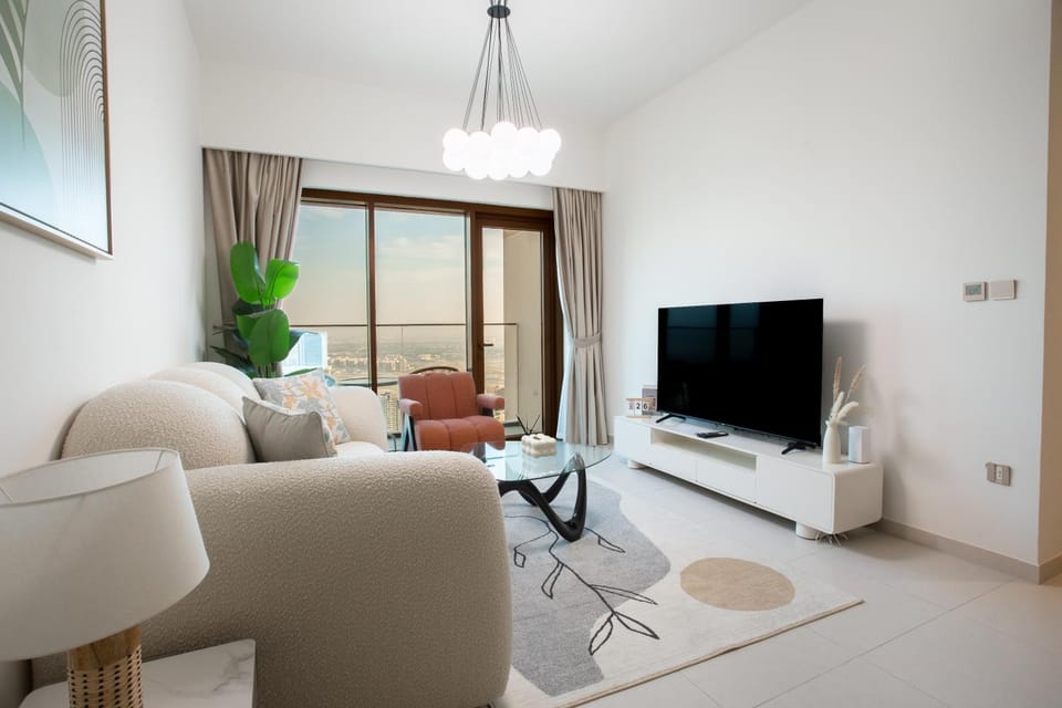 TV and multimedia, Living room, Seating area, Evening entertainment