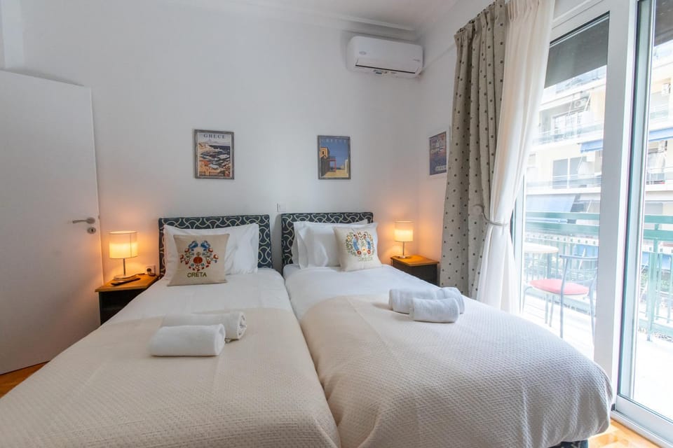 Bed, Bedroom, towels, air conditioner