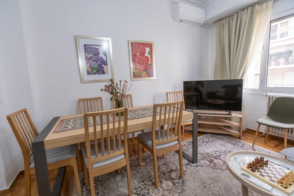 TV and multimedia, Living room, Dining area, air conditioner