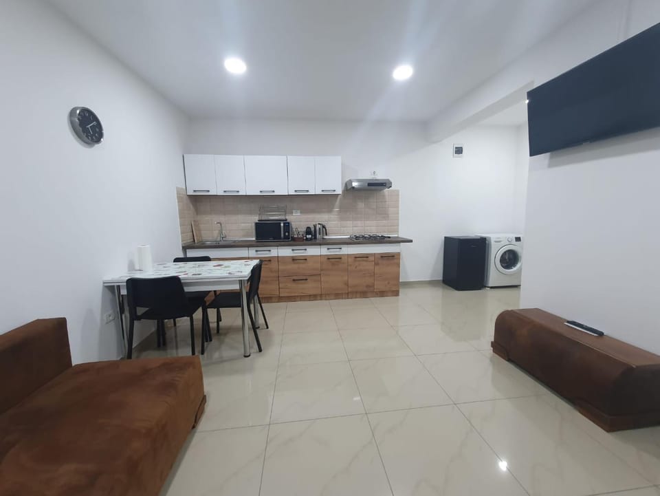 TV and multimedia, Kitchen or kitchenette, Living room, Seating area