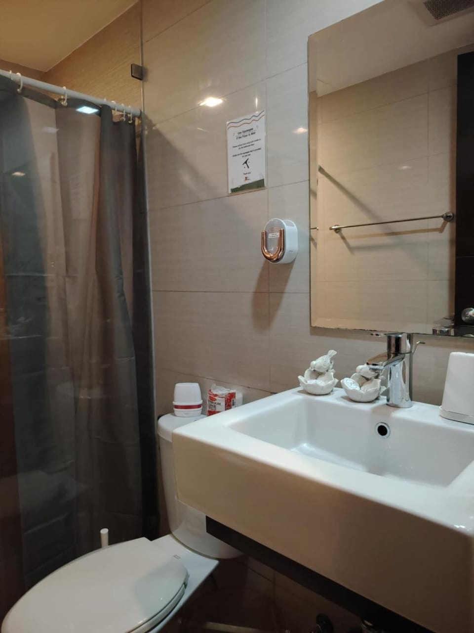 Shower, Bathroom, bidet, towels