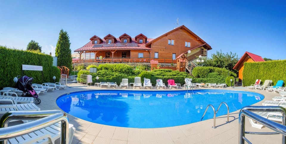 Property building, Patio, Day, Garden, Garden view, Pool view, Swimming pool, sunbed