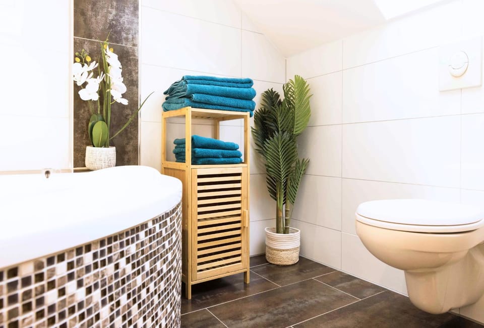 Shower, Toilet, Bathroom, Bath, towels, towels