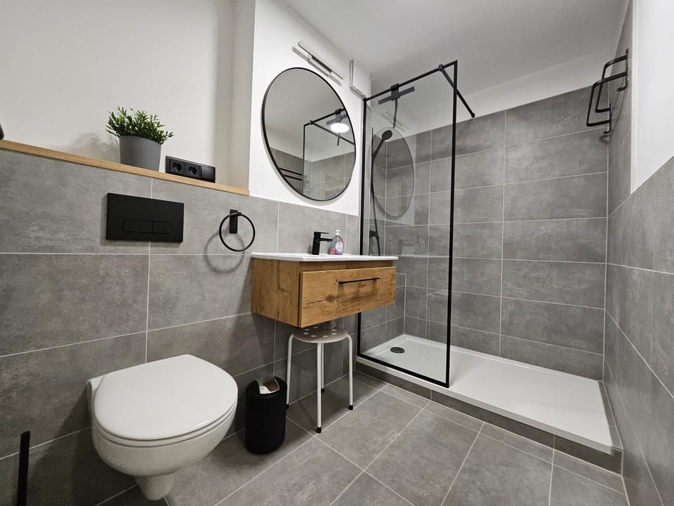 Shower, Toilet, Bathroom