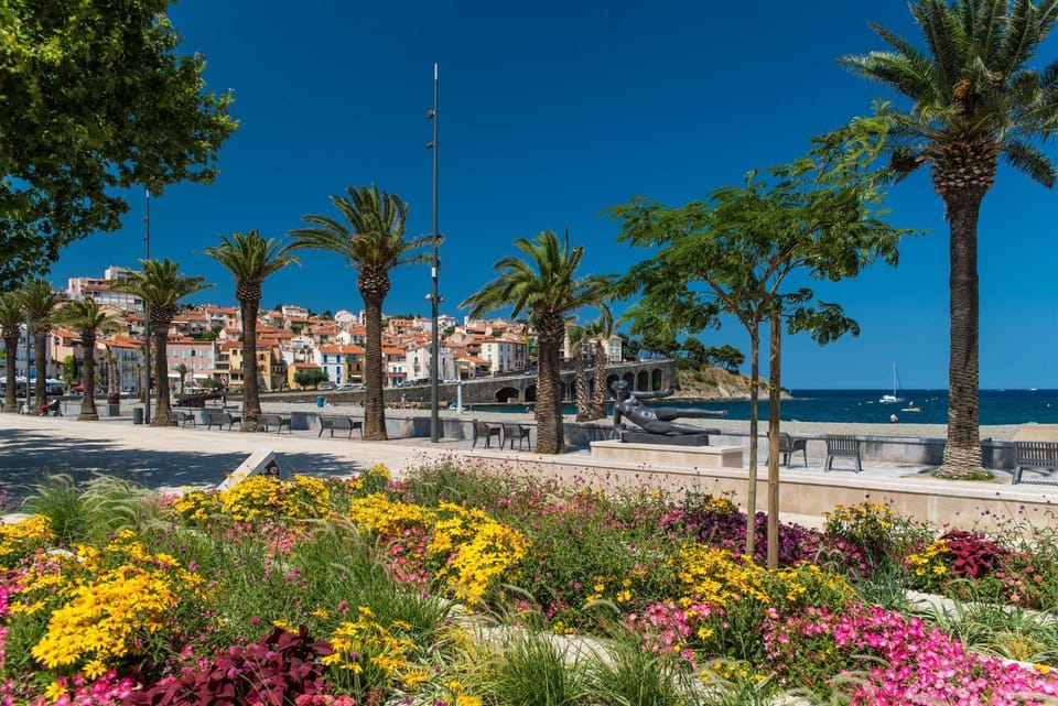 Nearby landmark, Day, Beach, City view, Garden view, Sea view, Location
