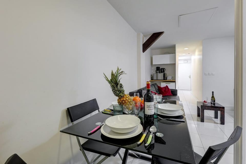 Kitchen or kitchenette, Living room, Dining area