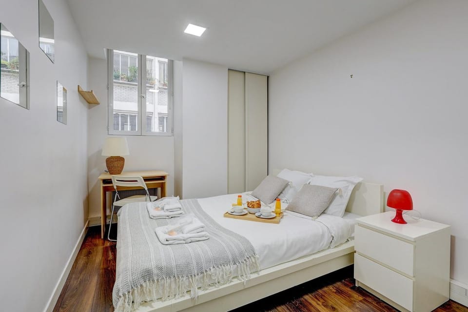 Bed, Living room, Dining area, towels