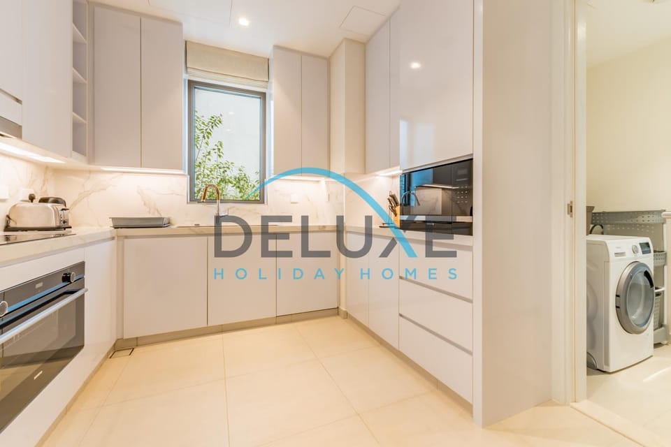 Kitchen or kitchenette, stove, washing machine