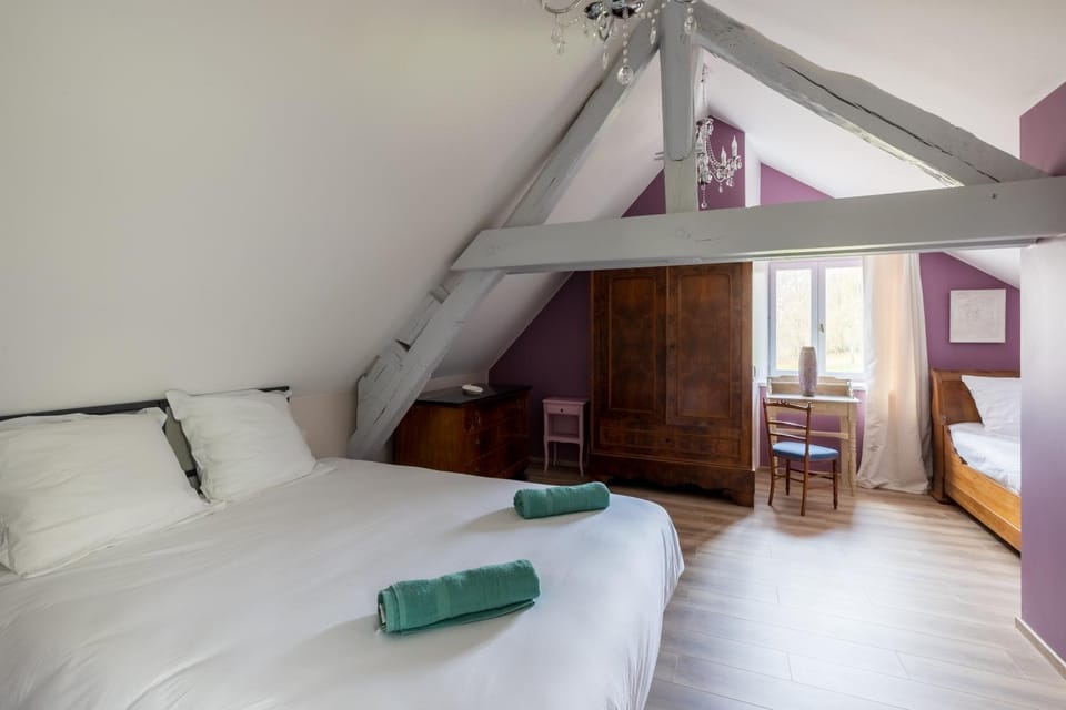 Bed, Photo of the whole room