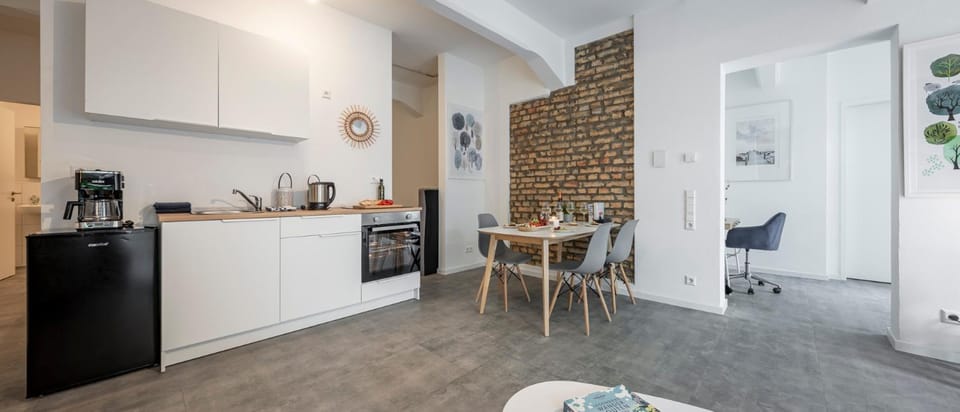 Coffee/tea facilities, Kitchen or kitchenette, Dining area, pet friendly, stove