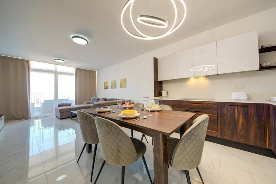 Bright & Modern Three Bedroom near the Sea With Terrace & Sea Views Apartment in Saint Paul's Bay