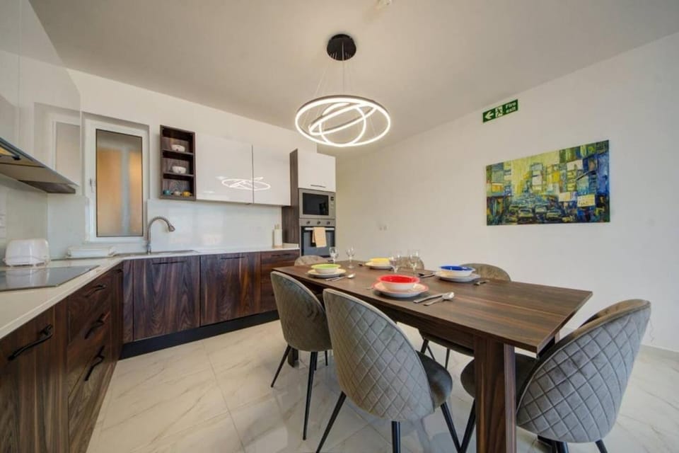 Bright & Modern Three Bedroom near the Sea With Terrace & Sea Views Apartment in Saint Paul's Bay