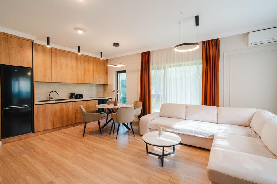 Kitchen or kitchenette, Living room, Seating area, Dining area