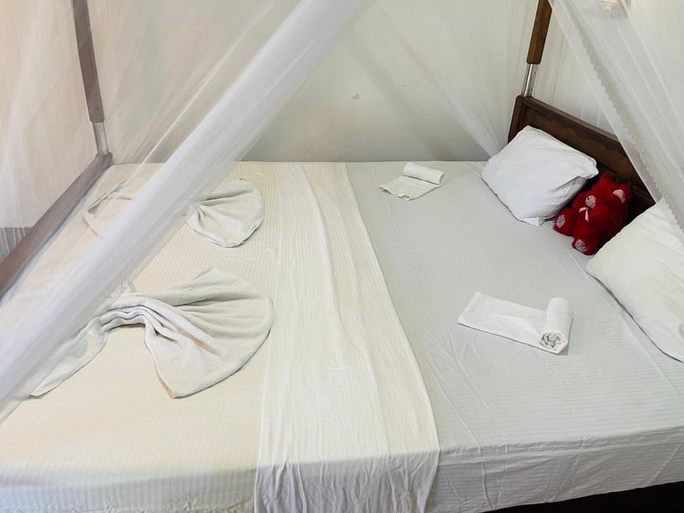 Bed, towels
