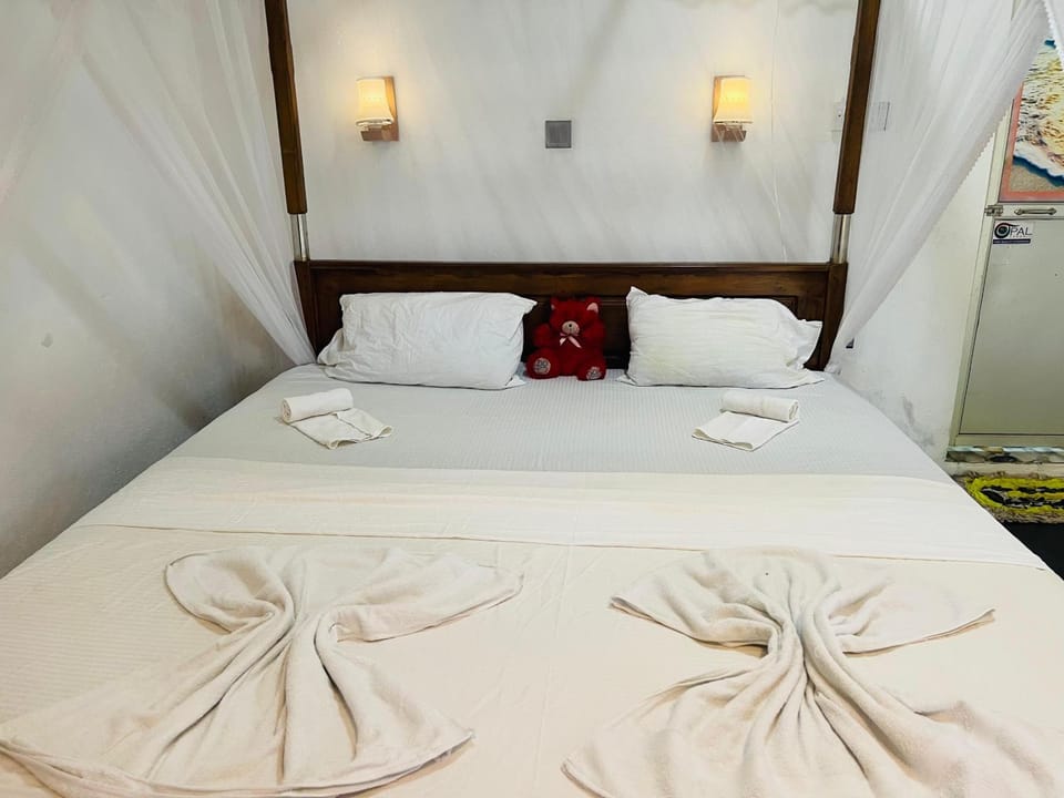 Bed, towels